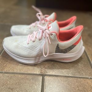 Women’s Nike Pegasus! Size 8. Worn with some spotting on the tips of the left